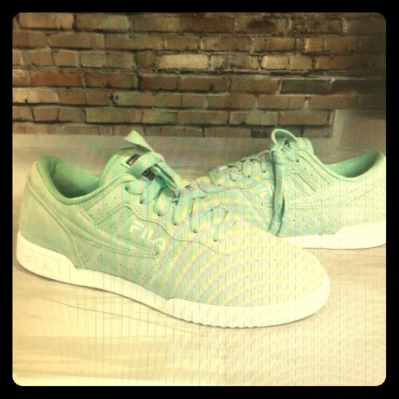 fila white and gold trainers